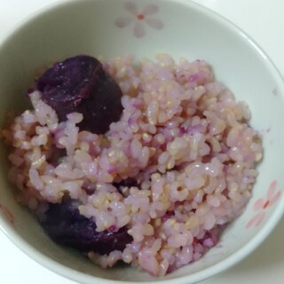 【簡単でヘルシー】紫芋の玄米炊き込みご飯！